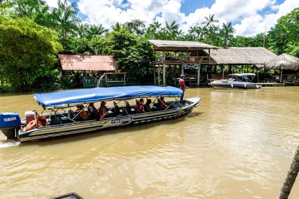Passeios-de-Barco-em-Belem-Para
